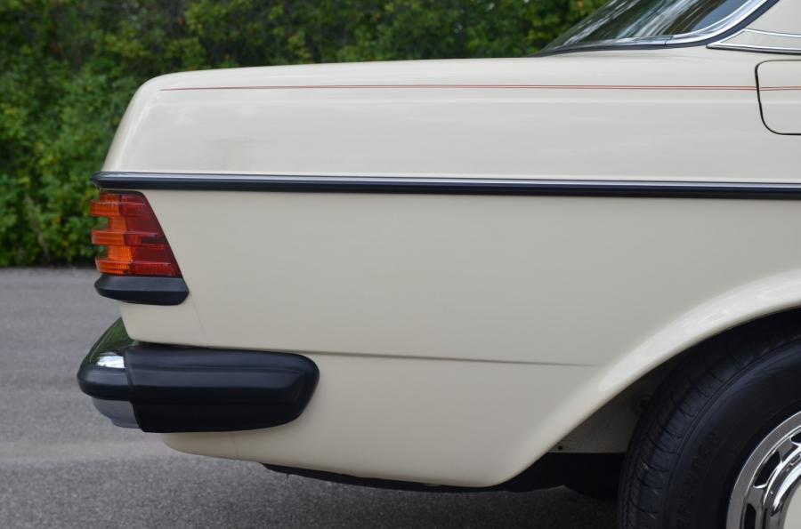 Детали экстерьера Mercedes-Benz 240 D (Bm.123.123) 1983 года  (EU) (фото 30 из 80)